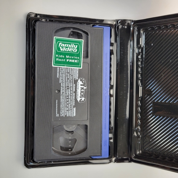 SPY KIDS TRILOGY VHS - Picture 9 of 9